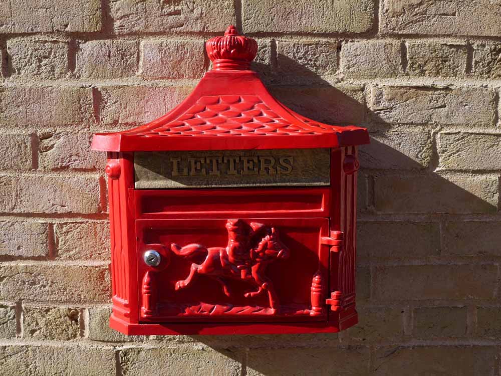 Wall Mounted Vintage Retro Cast Mailbox Letter Safes Box with Keys Post Lock Box
